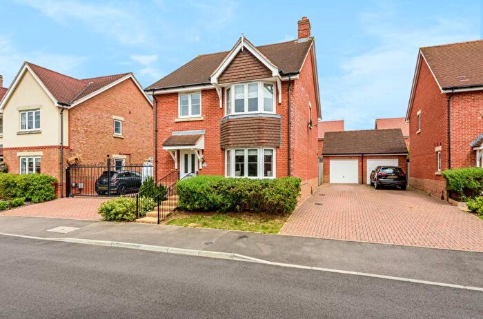 4 Bedroom Detached House To Rent In Columba Gardens, Wokingham, RG40
