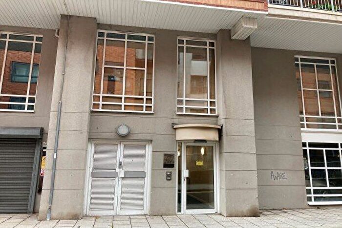 2 Bedroom Flat To Rent In Lower Canal Walk, Southampton, SO14