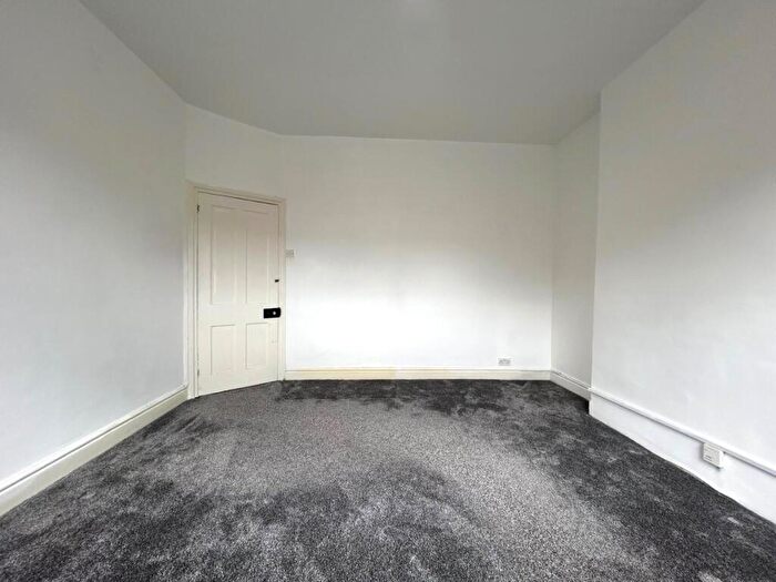 2 Bedroom Maisonette To Rent In Rosslyn Crescent, Harrow, HA1