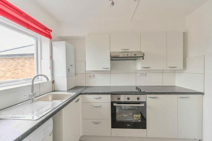 2 Bedroom Flat To Rent In The Mall, Ealing Broadway, London, W5