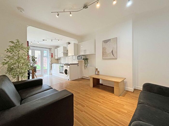 5 Bedroom Semi-Detached House To Rent In Carlisle Avenue, London, W3