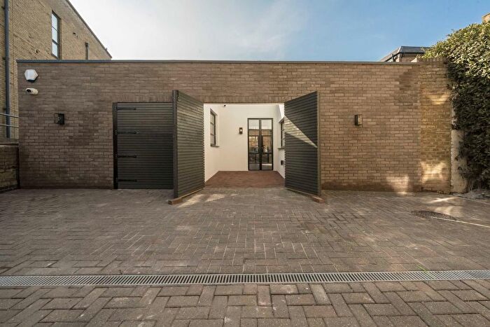 2 Bedroom Property For Sale In High Street, Brentford, TW8