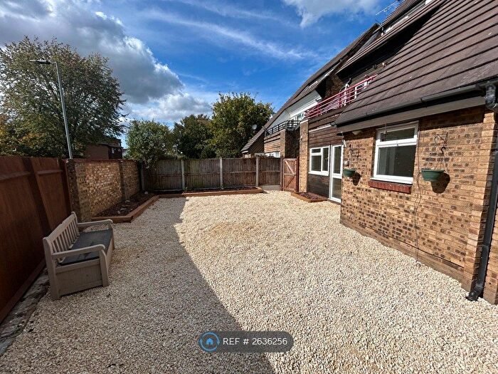 2 Bedroom Flat To Rent In Vermont Close, Basildon, SS13