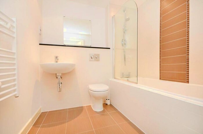 2 Bedroom Flat To Rent In Agate Close, Park Royal, London, NW10