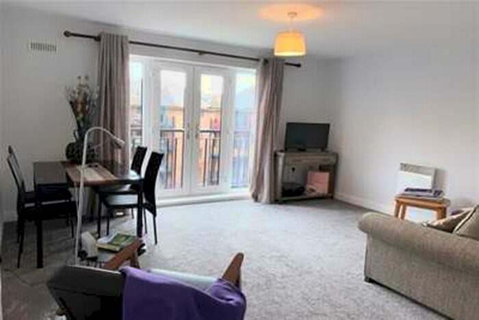 2 Bedroom Flat To Rent In Waterway House, Tonbridge, TN9