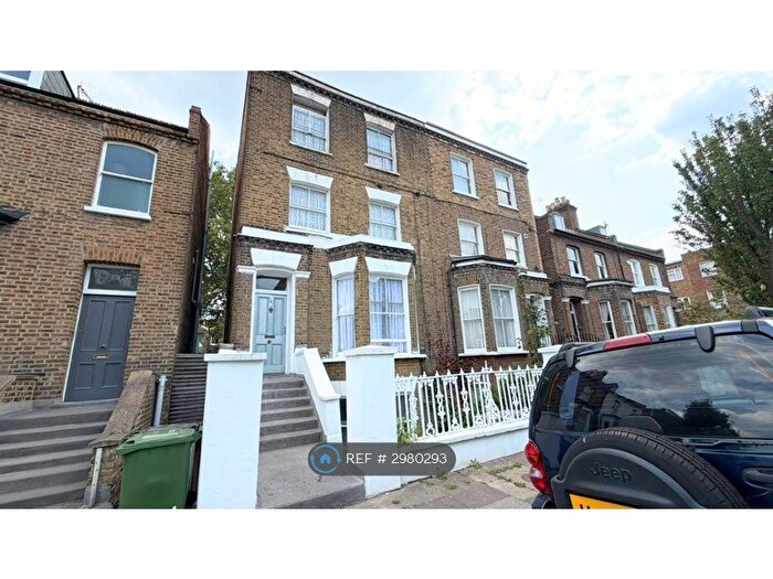 2 Bedroom Flat To Rent In Brackenbury Gardens, London, W6