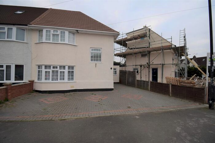 3 Bedroom Property To Rent In St. Andrews Way, Cippenham, Slough SL1