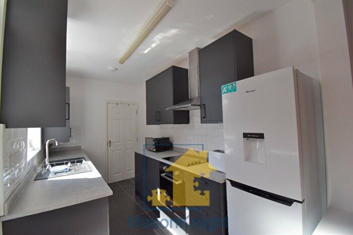 4 Bedroom Semi-Detached House To Rent In Milner Road, Birmingham, B29