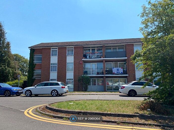 3 Bedroom Flat To Rent In Sandringham Court, Slough, SL1