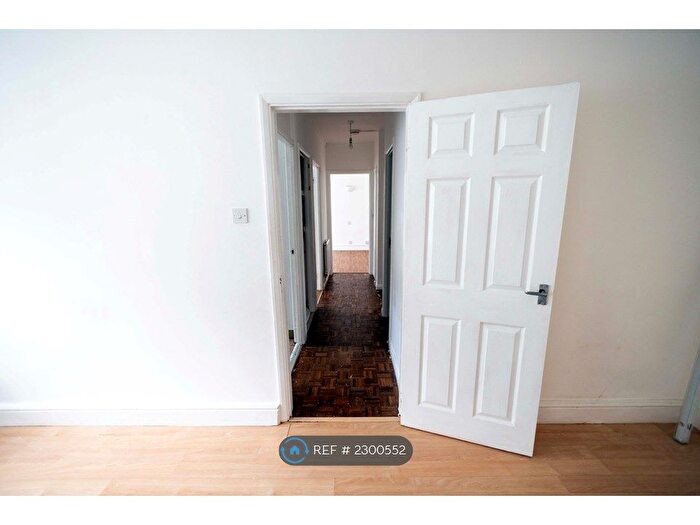 2 Bedroom Flat To Rent In Dudley Court, London, N12