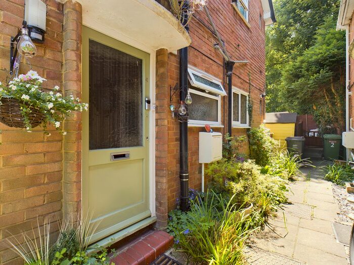 2 Bedroom Maisonette For Sale In Hilda Vale Close, Orpington, Kent, BR6