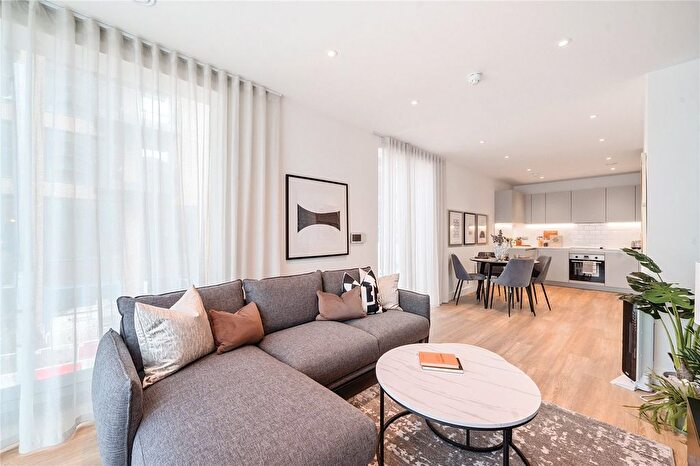 2 Bedroom Flat To Rent In Henley Cross, London, SE3