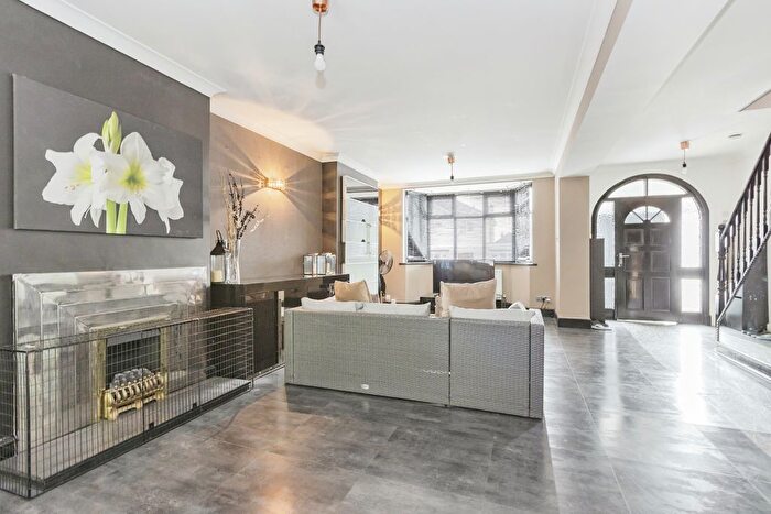 4 Bedroom Detached House For Sale In Aylestone Drive, Leicester, Leicestershire, LE2