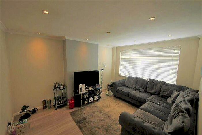 2 Bedroom Maisonette Flat To Rent In Rushdene Court, Doddinghurst Road, Brentwood, CM15