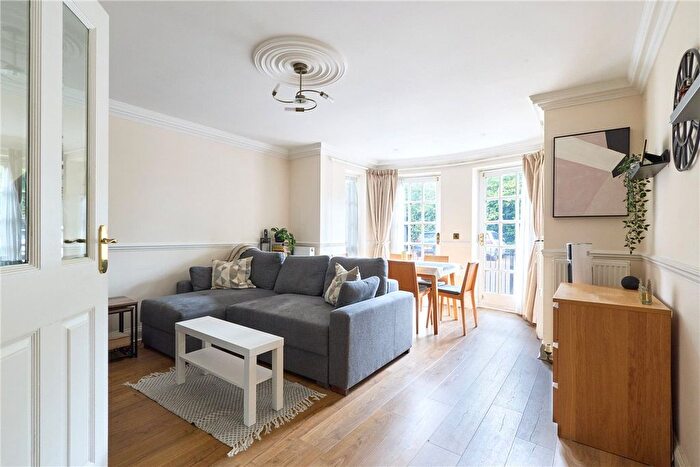 2 Bedroom Flat For Sale In Glebe Road, Cambridge, CB1