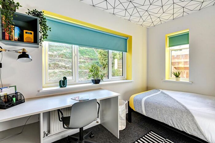 8 Bedroom Semi-Detached House To Rent In The Hollow, Bath, BA2