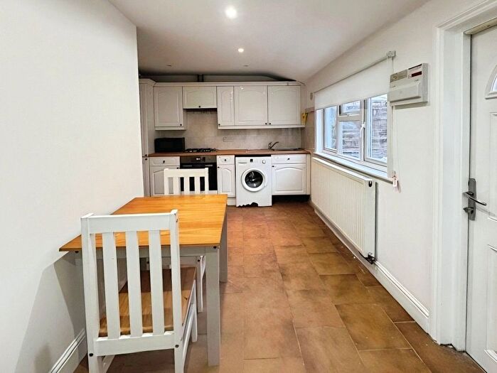 1 Bedroom Flat To Rent In Horn Lane, London, W3
