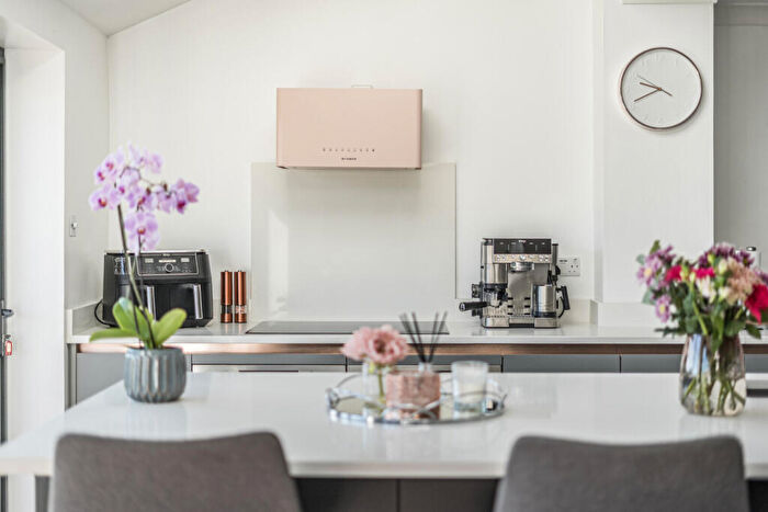 4 Bedroom Detached House For Sale In Volunteer Road, Theale, Reading, Berkshire, RG7