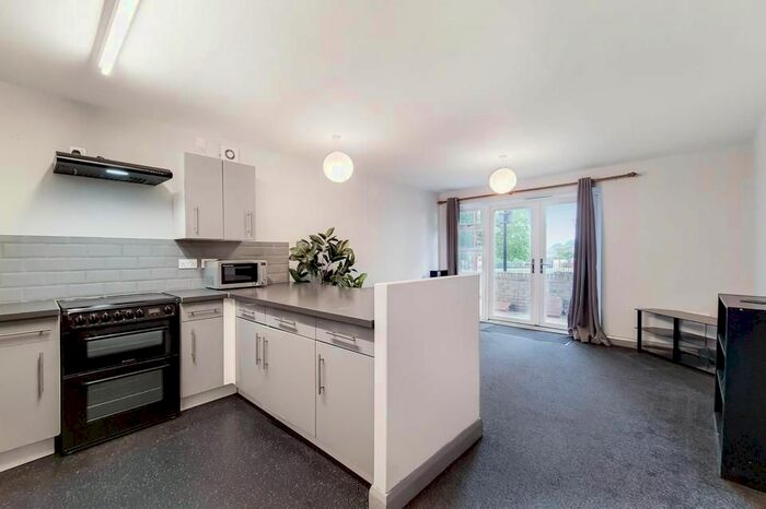 3 Bedroom Flat To Rent In Lucas Street, London, SE8