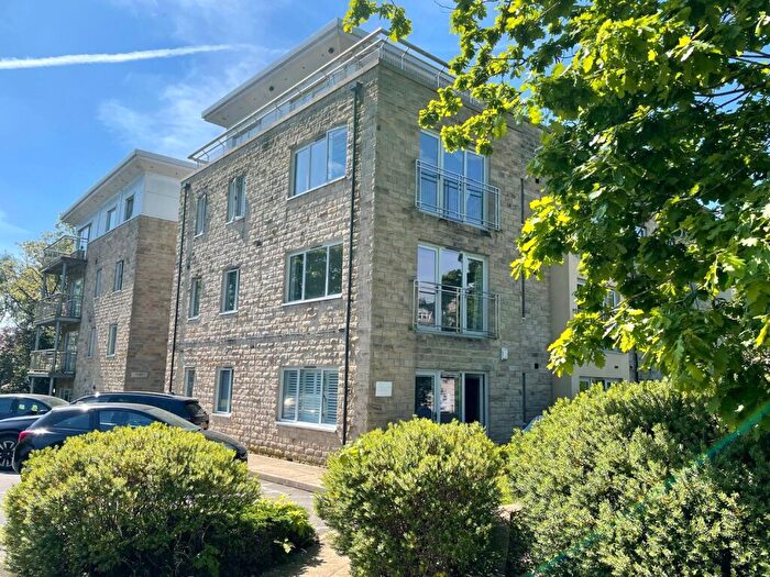 2 Bedroom Flat To Rent In Brodwell Grange, Leeds, West Yorkshire, Uk, LS18