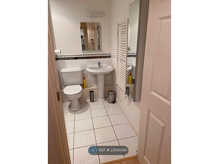 1 Bedroom Flat To Rent In Draymans Court, London, SW9
