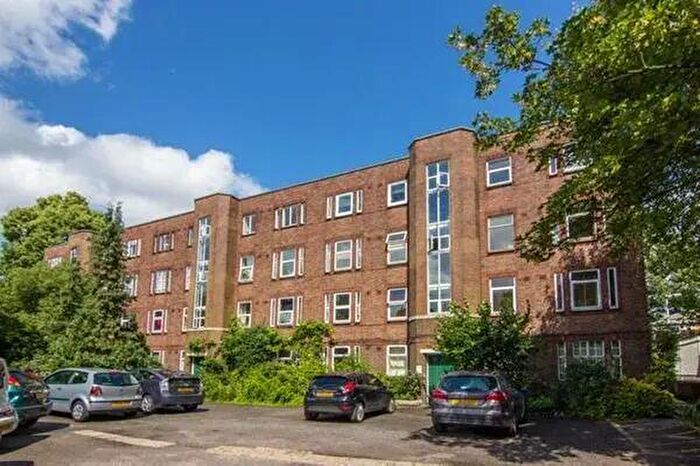 2 Bedroom Flat To Rent In Rosemary Gardens, East Sheen, SW14