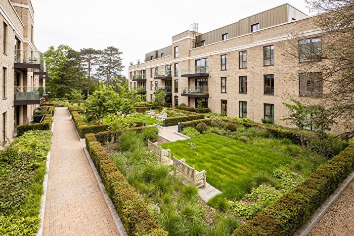 2 Bedroom Flat To Rent In Daffodil Crescent, Barnet, EN4