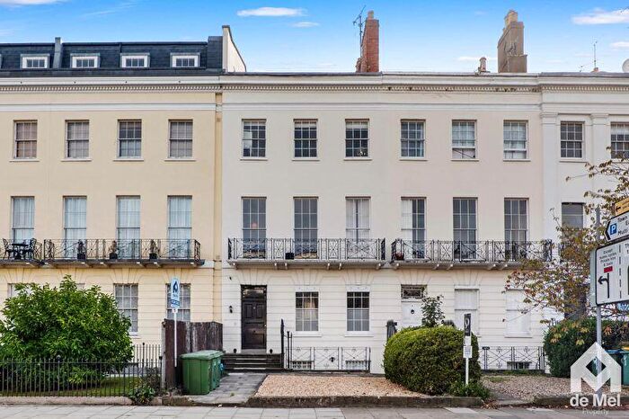 1 Bedroom Flat For Sale In Evesham Road, Pittville, Cheltenham, GL52