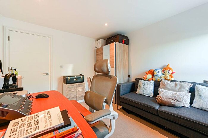 2 Bedroom Flat To Rent In Ensign House, Tavern Quay, Canada Water, London, SE16