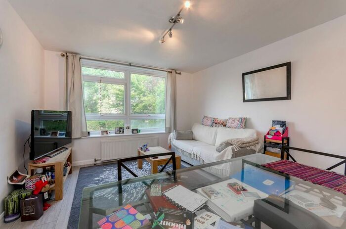 2 Bedroom Flat To Rent In Putney Heath Lane, Putney, London, SW15