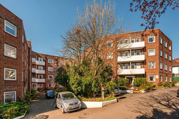 3 Bedroom Flat To Rent In Kingston Hill, Kingston Hill, Kingston Upon Thames, KT2