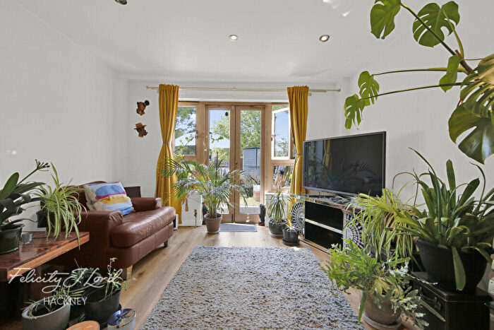 2 Bedroom Flat For Sale In Meadow Close, London, E9