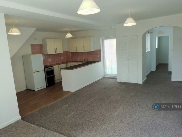 1 Bedroom Flat To Rent In Woodlands Drive, Malpas, Newport, NP20