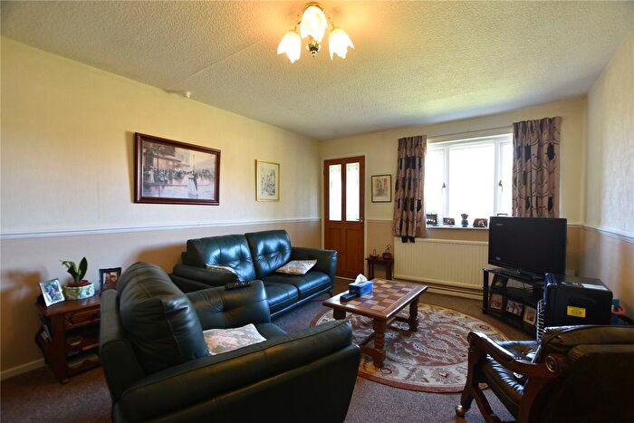 2 Bedroom Bungalow For Sale In Cumberland Drive, Royton, Oldham, Greater Manchester, OL2