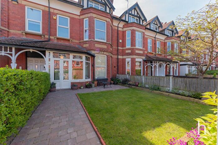 2 Bedroom Flat For Sale In Victoria Drive, West Kirby, CH48