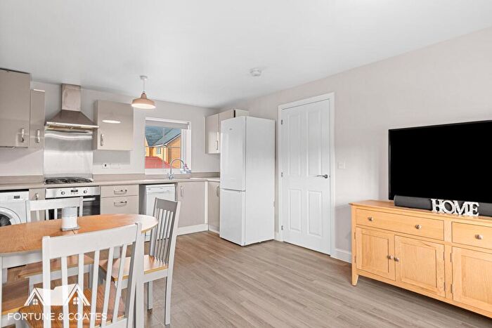 2 Bedroom Coach House For Sale In Fieldfare Way, Harlow, CM17