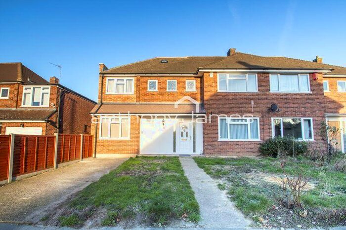 5 Bedroom Semi-Detached House To Rent In Porcupine Close, London, SE9