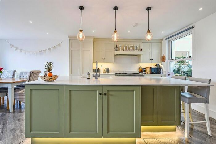 4 Bedroom Property To Rent In Old Winton Road, Andover, SP10