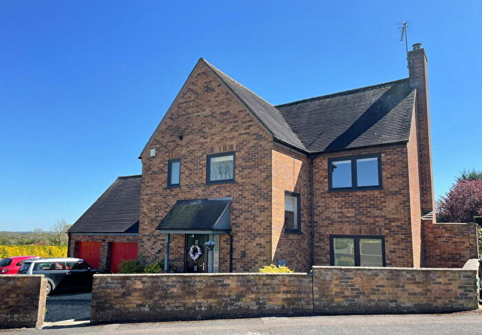 4 Bedroom Detached House For Sale In Gascoigne Way, Bloxham, OX15