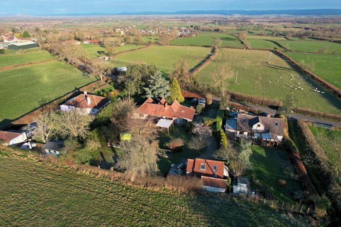 4 Bedroom Bungalow For Sale In Lippetts Way, Catcott, Somerset, TA7