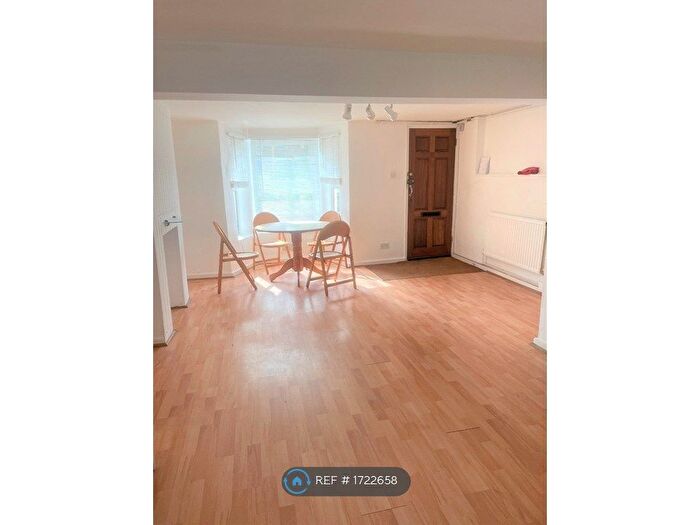 1 Bedroom Flat To Rent In Evelina Road, Nunhead, SE15