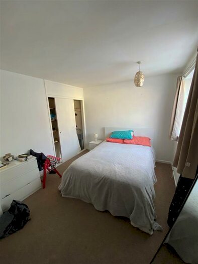 2 Bedroom House To Rent In Hawkswell Gardens, OX2