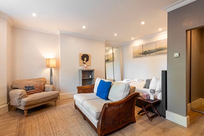 Studio To Rent In Cambridge Gardens, London, W10