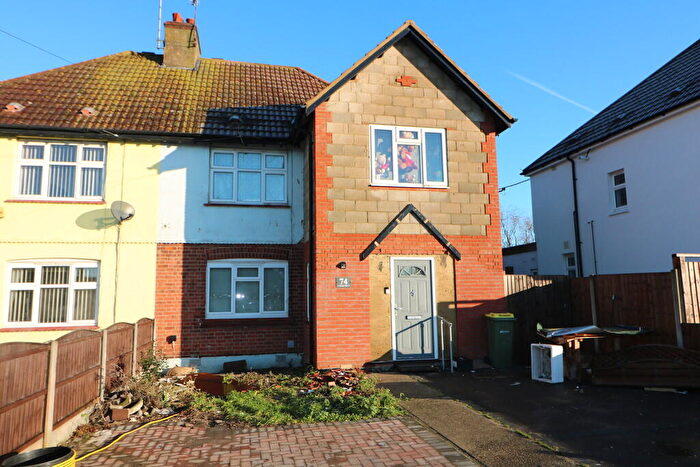 4 Bedroom Semi Detached House For Sale In Malting Villas Road, Rochford, SS4