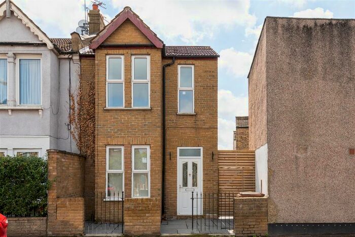 2 Bedroom Property To Rent In Victoria Road, London E17