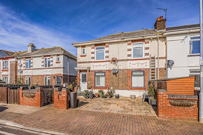 2 Bedroom Flat For Sale In Childe Square, Portsmouth, PO2