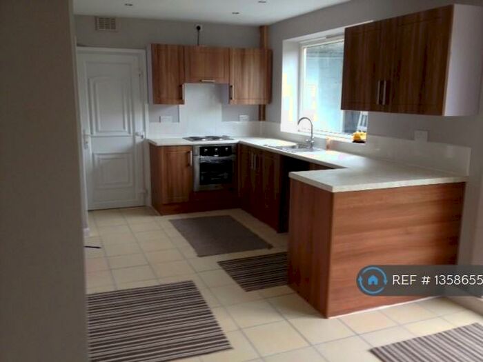 3 Bedroom Semi-Detached House To Rent In Stephen Road, Newark, NG24