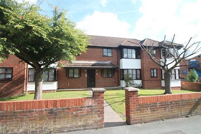 1 Bedroom Flat To Rent In Fryers Court, High Wycombe, HP12