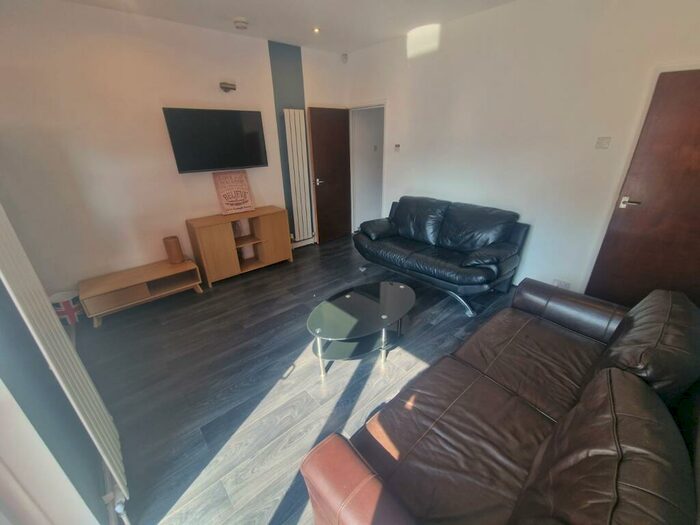 4 Bedroom House To Rent In Raddlebarn Road, Birmingham, B29