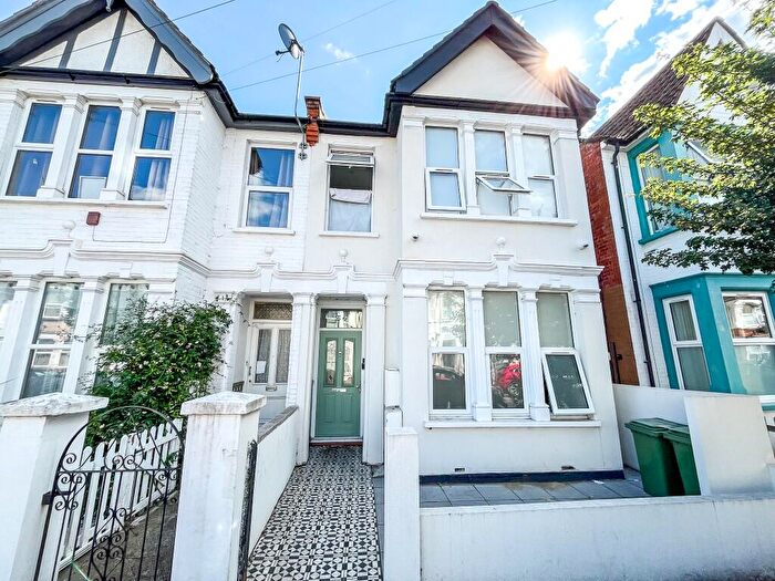 1 Bedroom House Of Multiple Occupation To Rent In Burdett Avenue, Westcliff-On-Sea, Essex, SS0